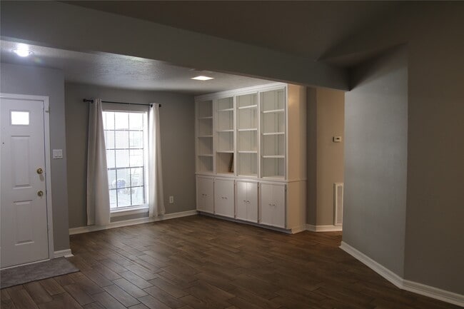 Building Photo - 27 N Greenbud Ct