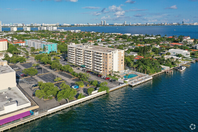 Foto del edificio - Island Place at North Bay Village