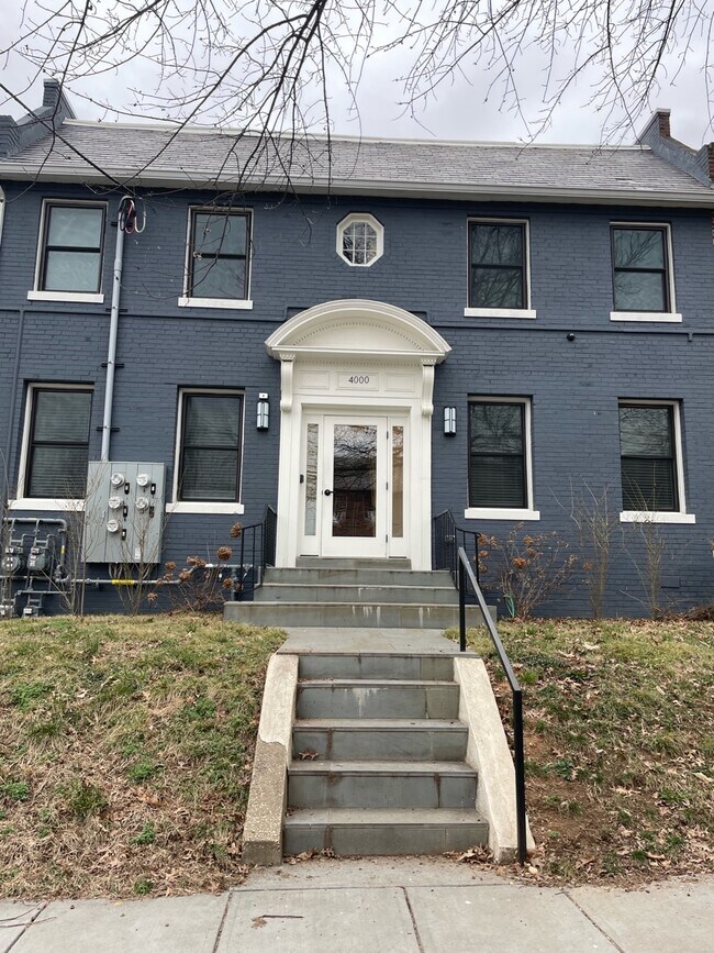 Building Photo - 4000 7th St NE