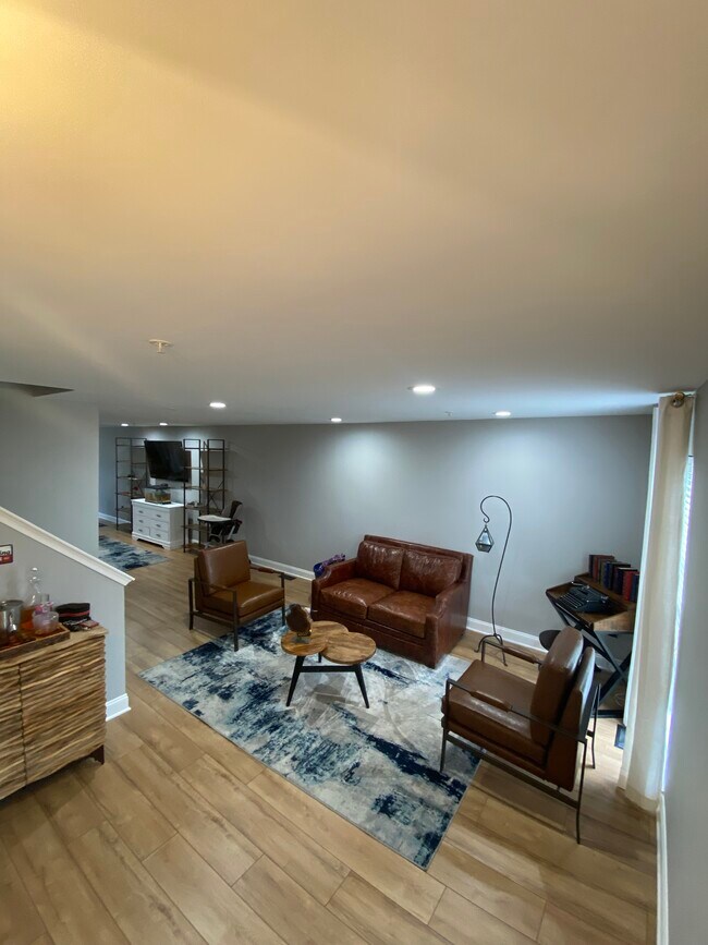 Sala de estar - 208 Goldsborough Dr