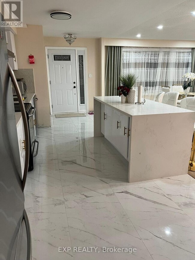 Building Photo - 671 Adelaide Ave E