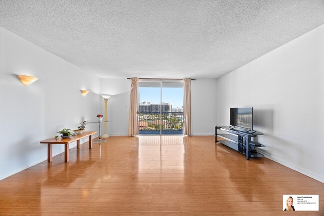 Foto del edificio - 137 Golden Isles Dr
