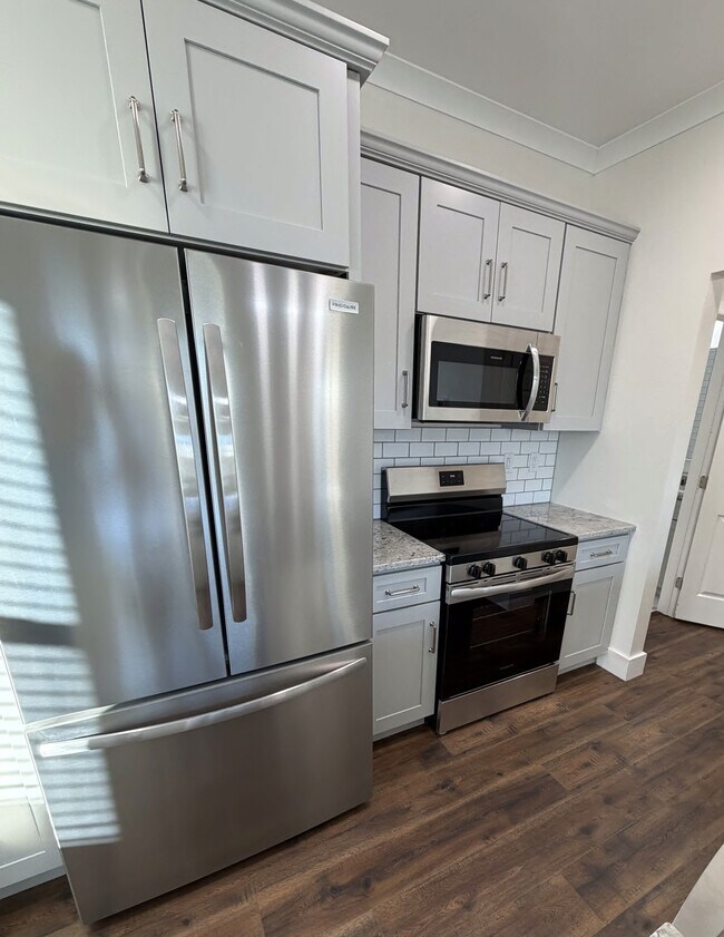 Foto del edificio - 1409 Woodbine Ave