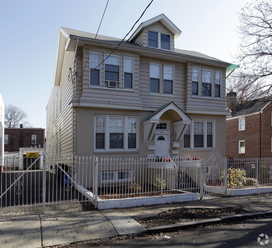 Primary Photo - 374 Schley St