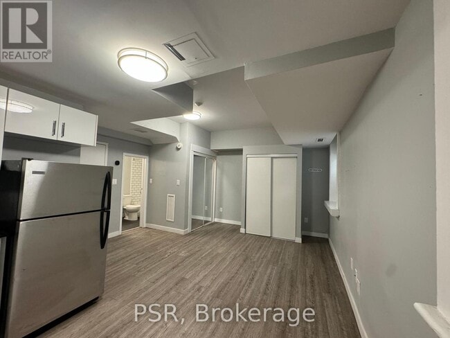 Building Photo - 205-205 Gerrard St E