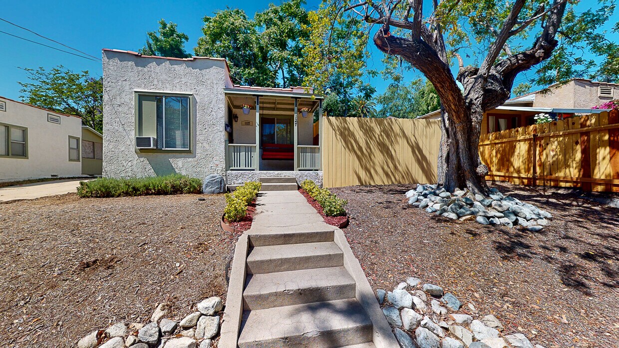 Primary Photo - 1127 Bell St