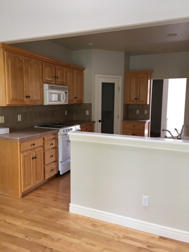 Foto del edificio - 576 E Riverchase Way
