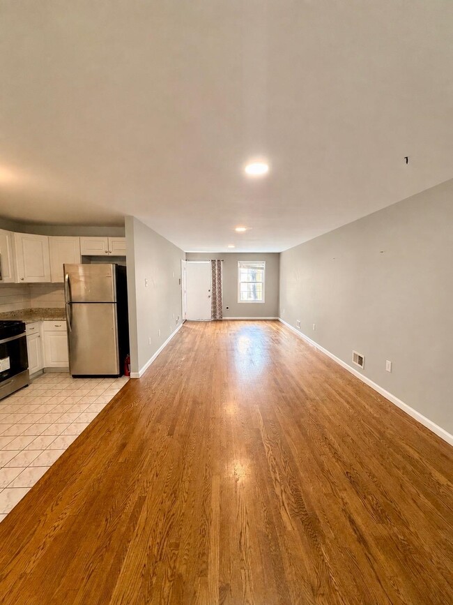Building Photo - 347 Palisade Ave