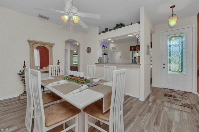 Foto del edificio - 4 br, 2 bath House - 20732 Prince Ranier P...