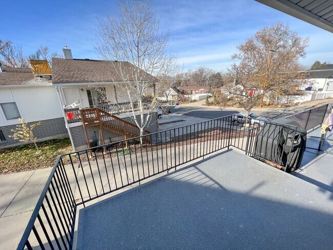 Building Photo - 1800 Gundersen Ln S