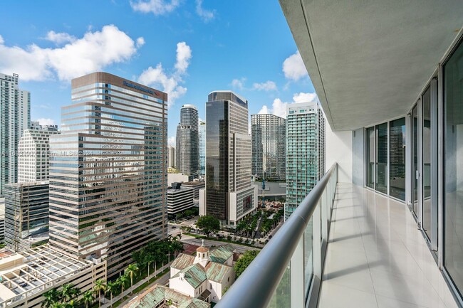 Building Photo - 495 Brickell Ave