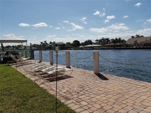 Building Photo - 711 Bayshore Dr