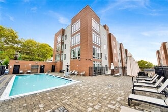 Building Photo - 525 N MacQuesten Pkwy