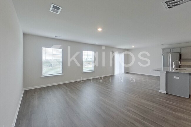 Foto del edificio - 45 Springdale Rd