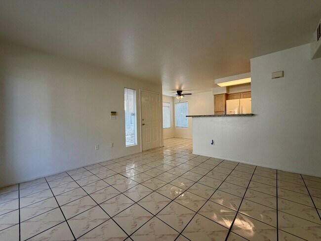 Foto del edificio - SE 2 bedroom condo in gated community