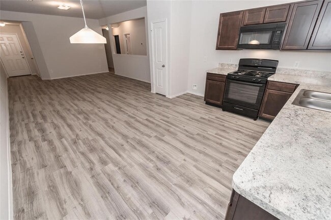 Foto del edificio - 2935 Karin Crst Ln