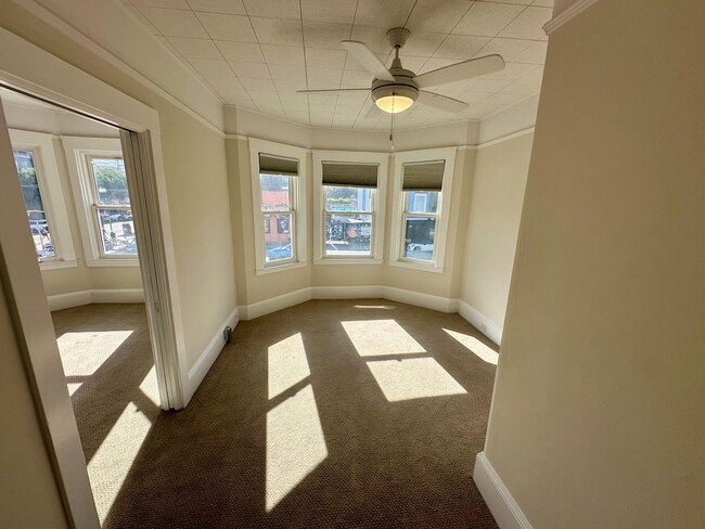 Building Photo - 2112 Lombard St