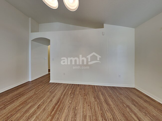 Foto del edificio - 23121 Emerson Way