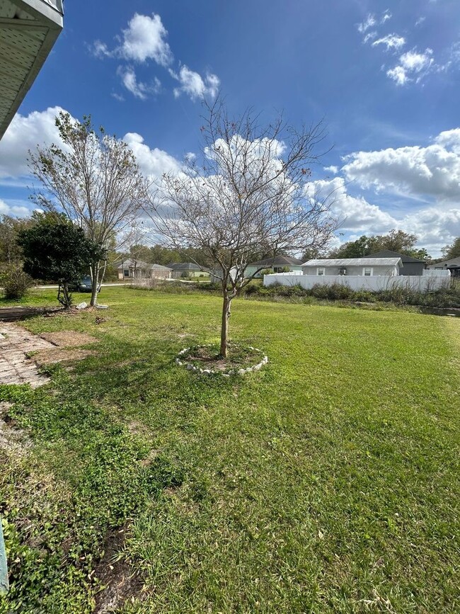 Building Photo - Four bedroom two bathroom - North Lakeland