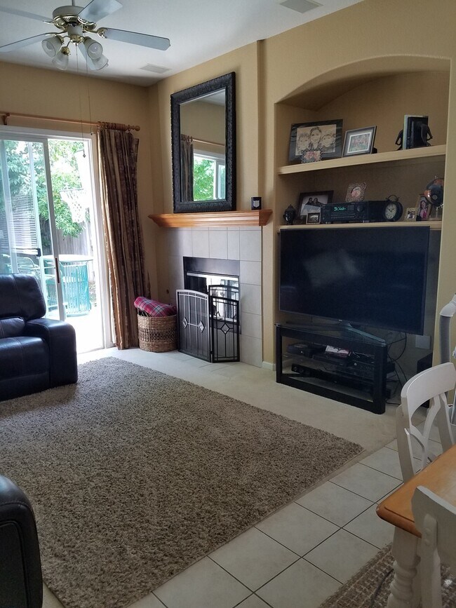 Building Photo - Stunning 4/2 Natomas Single Story!  PLEASE...