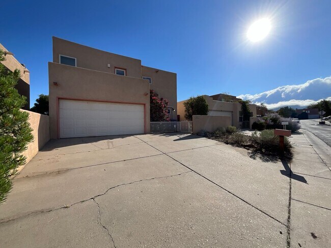 Building Photo - 3 Bedroom Home Available Near Osuna Rd NE ...