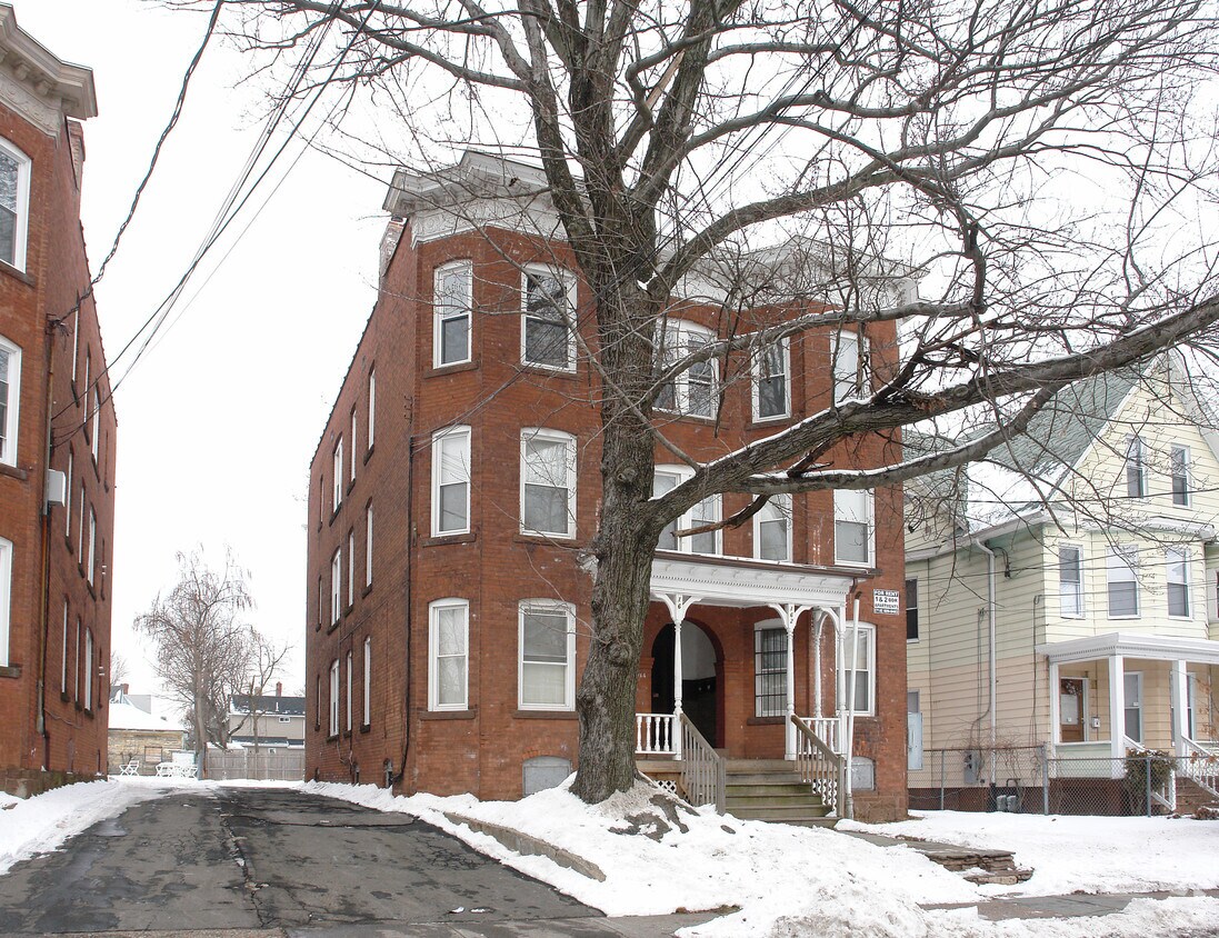 Building Photo - 164 Bond St