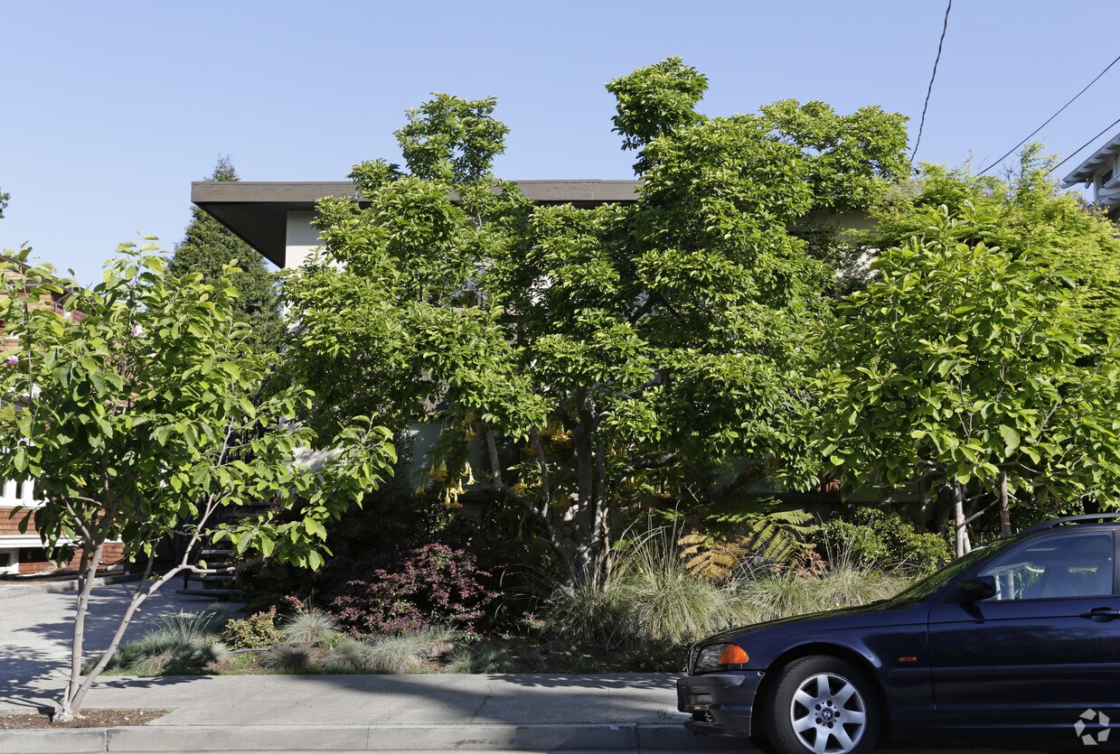 Foto del edificio - 5838 Birch Ct