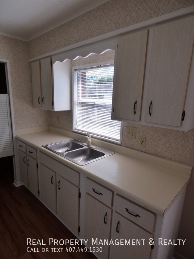 Building Photo - Nice 3 BR / 1 BA Home In Casselberry's Col...