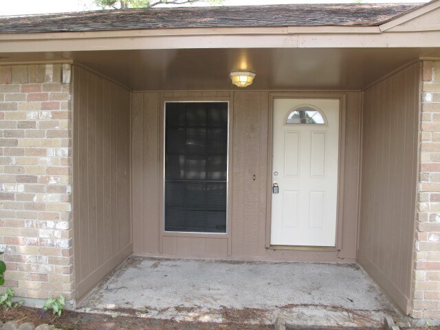 Foto del edificio - 5811 Crooked Post Rd
