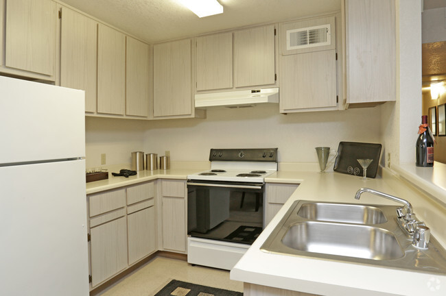 Kitchen - Madera Villa