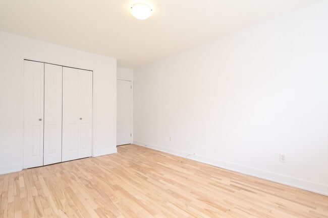 Photo du bâtiment - 4570-4590 Queen-Mary