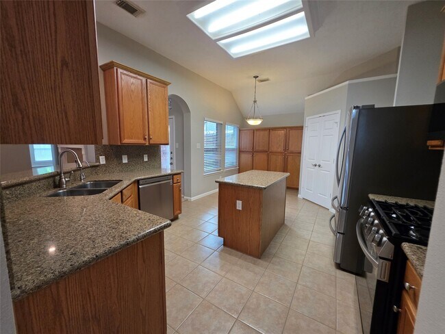 Foto del edificio - 5218 Cottonwood Creek Ln