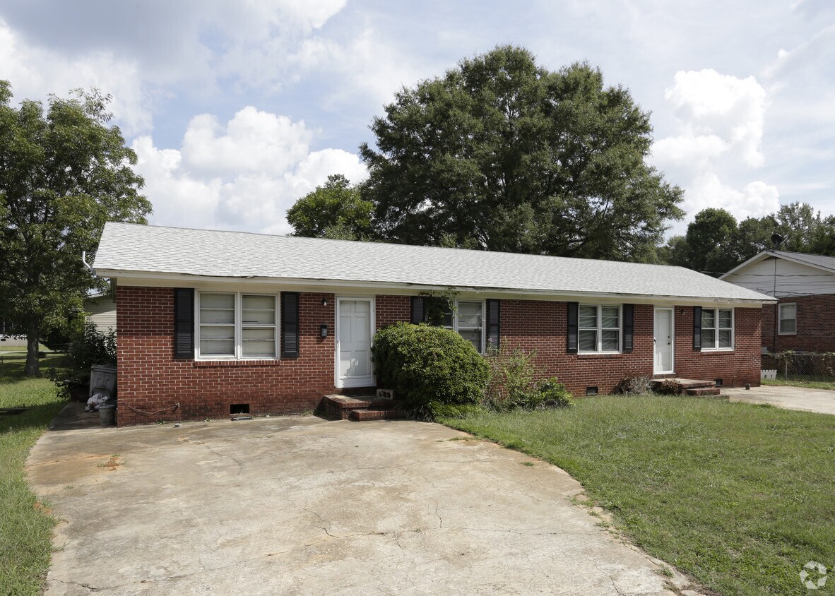 Primary Photo - Maple St Duplex