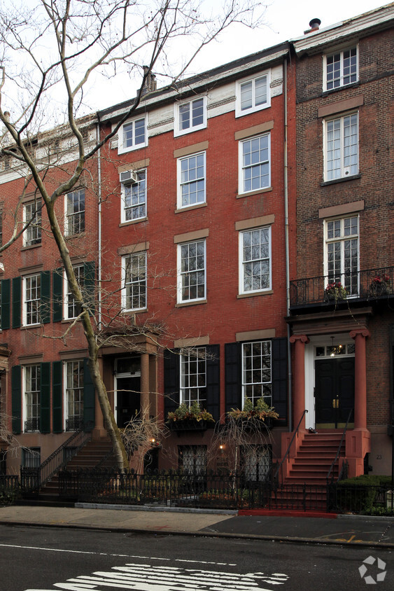 Building Photo - 24 Washington Sq N