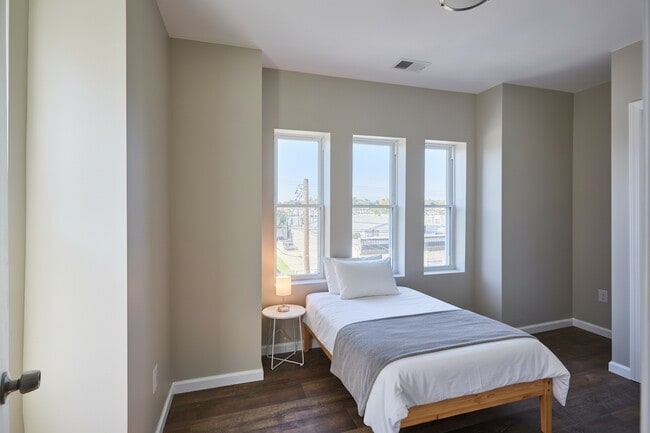 Foto del edificio - 5514 Woodland Ave