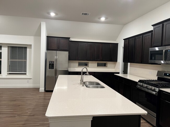 Building Photo - 208 Tinto St