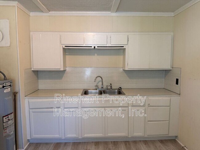 Building Photo - 1431 Edgewood Dr