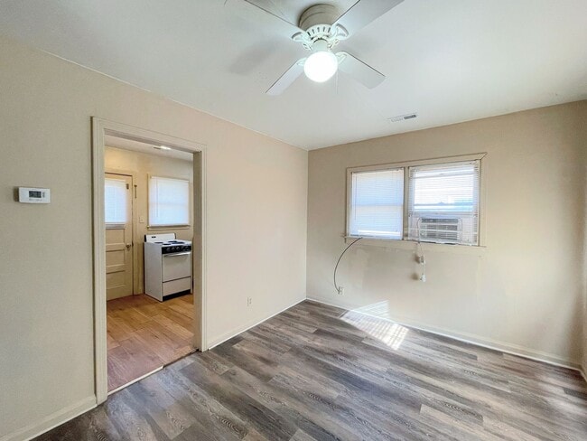 Building Photo - Two bedroom home