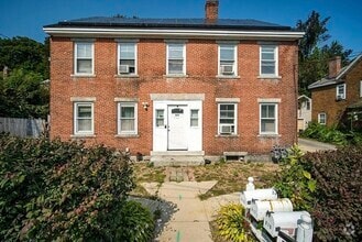 Building Photo - 815-819-819 River St