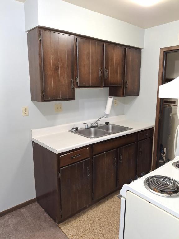 Foto del edificio - 728 Renshaw Ave