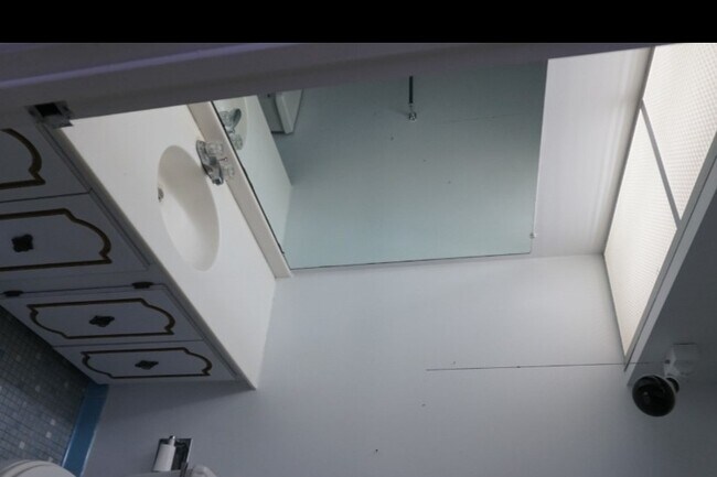 Building Photo - 300 Winston Dr