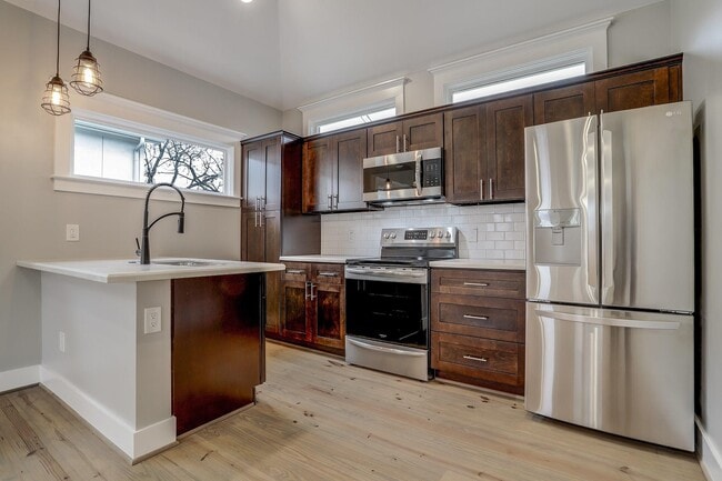 Foto del edificio - 415 E 27th St