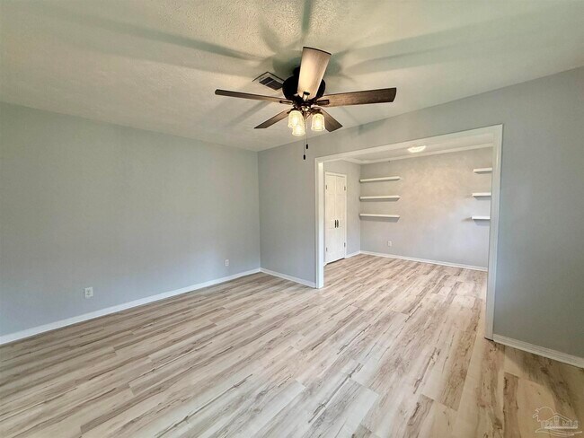 Foto del edificio - 9681 Pine Cone Dr