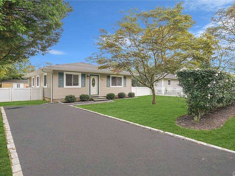 40 Harrison Dr, Shirley, NY 11967 House Rental in Shirley, NY