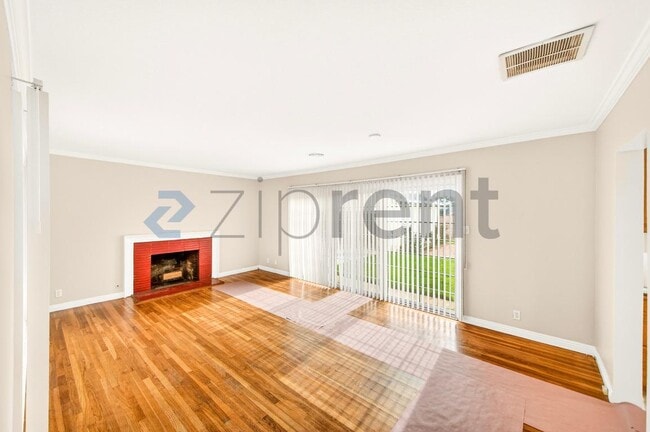 Building Photo - 1200 E Elgenia Ave