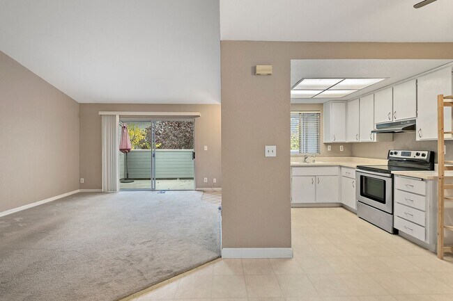 Foto del edificio - 2Bd/2Bth Condo, hardwood floor, balcony