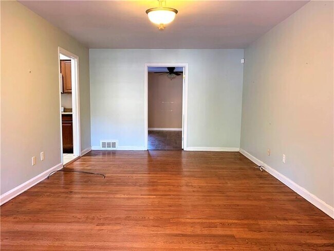 Foto del edificio - 317 W Wieuca Rd NE