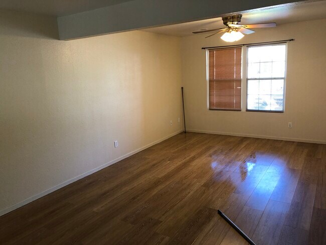 Living room/ kitchen area - 1608 Citadel Dr