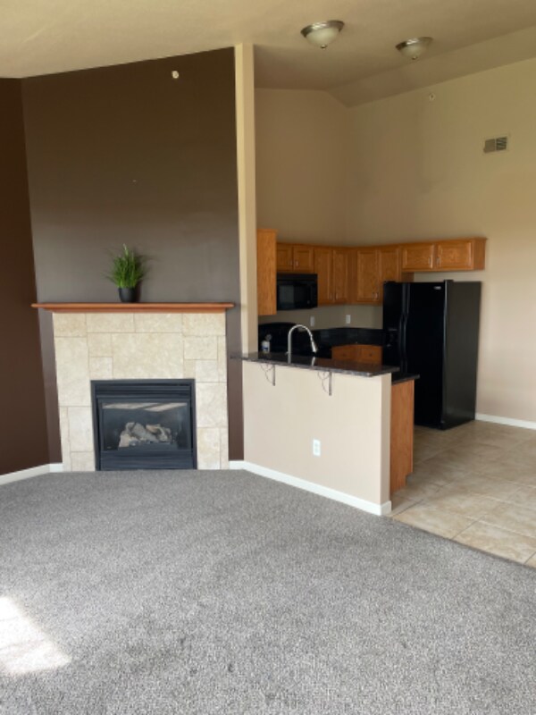 Building Photo - 43058 Burlington Dr
