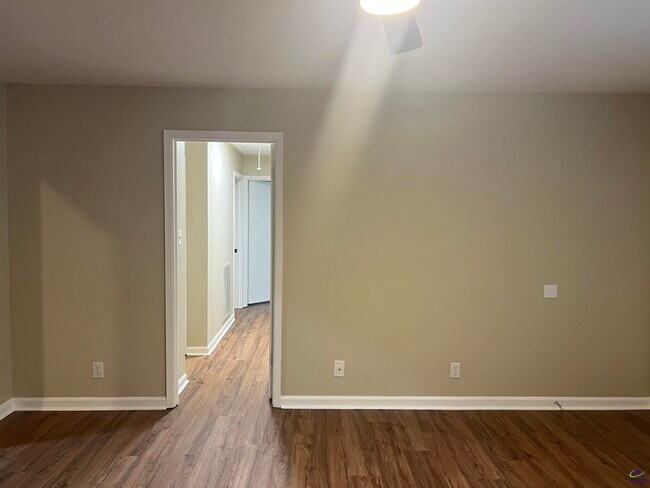 Foto del edificio - 1199 Runnymede Ln